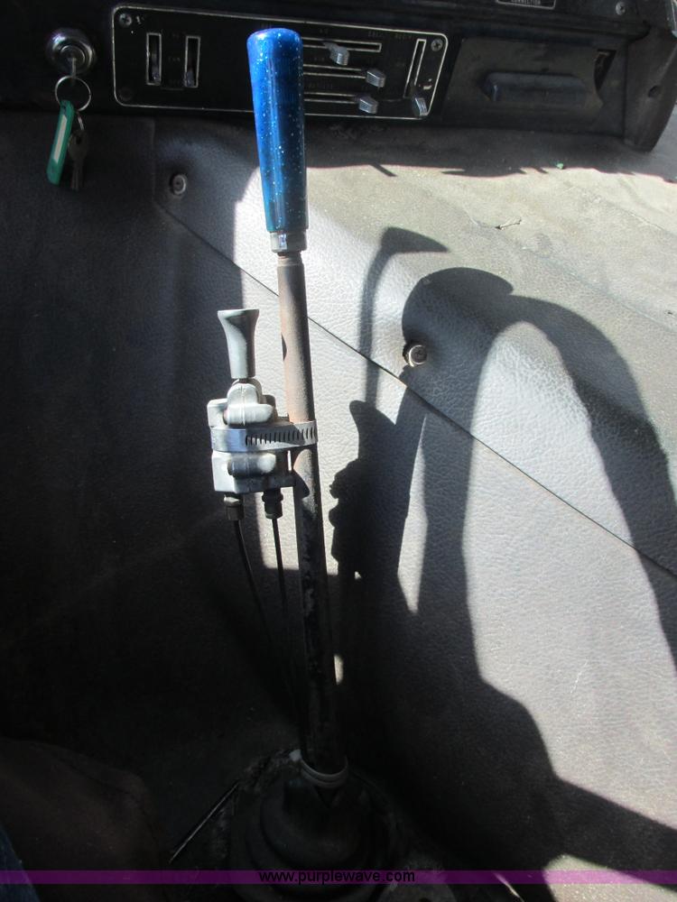 image for item E7430 1976 International Transtar II 4070B mobile home toter truck