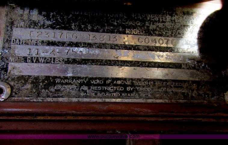 image for item E7430 1976 International Transtar II 4070B mobile home toter truck