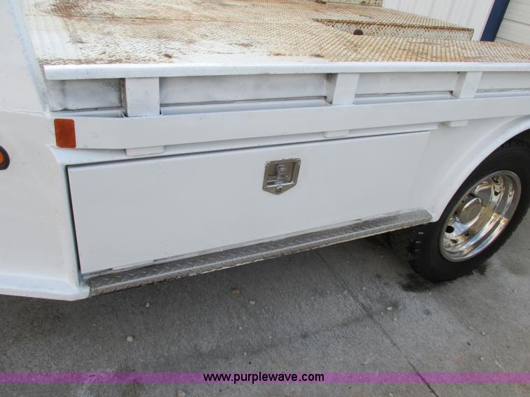 image for item F5362 2008 Ford F450 Super Duty XL flatbed truck