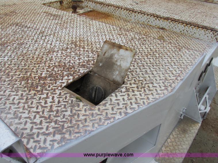 image for item F5362 2008 Ford F450 Super Duty XL flatbed truck