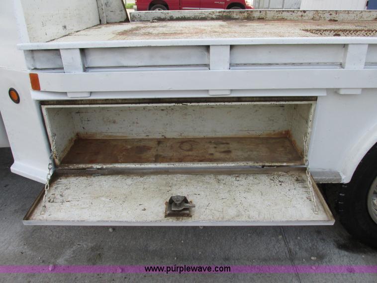 image for item F5362 2008 Ford F450 Super Duty XL flatbed truck