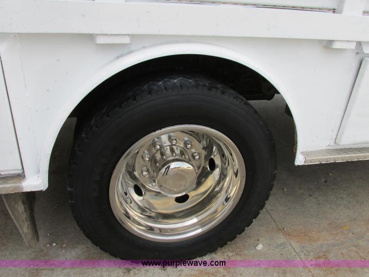 image for item F5362 2008 Ford F450 Super Duty XL flatbed truck