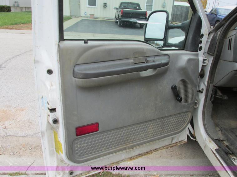 image for item F5363 2002 Ford F350 XL Super Duty utility truck