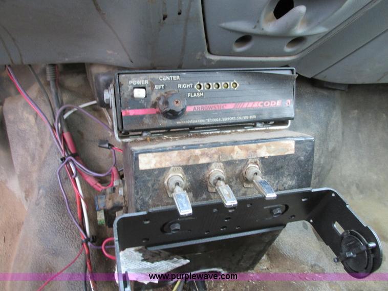 image for item F5363 2002 Ford F350 XL Super Duty utility truck