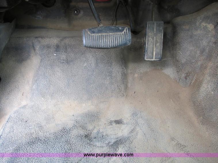 image for item F5363 2002 Ford F350 XL Super Duty utility truck