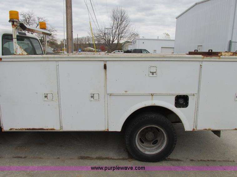 image for item F5363 2002 Ford F350 XL Super Duty utility truck