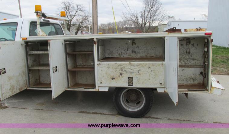 image for item F5363 2002 Ford F350 XL Super Duty utility truck