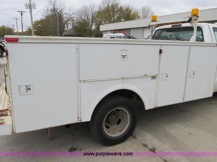 image for item F5363 2002 Ford F350 XL Super Duty utility truck