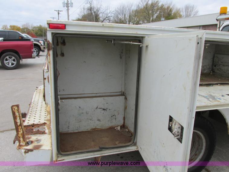 image for item F5363 2002 Ford F350 XL Super Duty utility truck