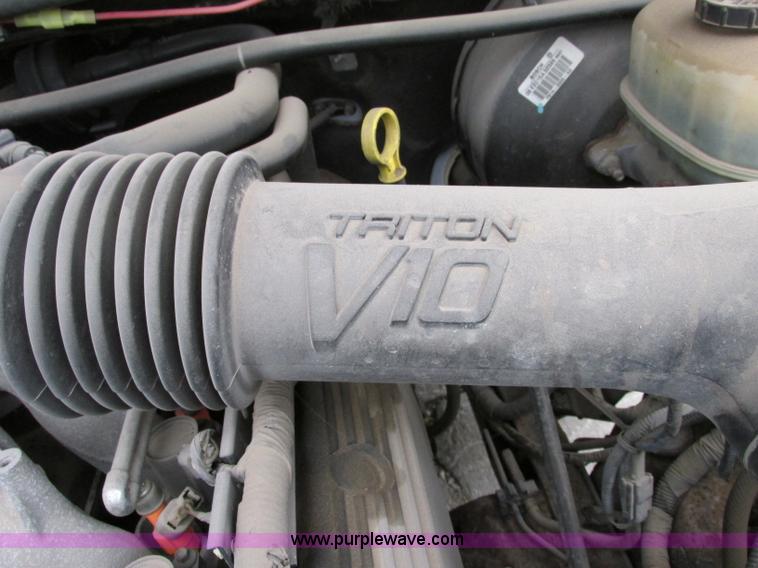 image for item F5363 2002 Ford F350 XL Super Duty utility truck