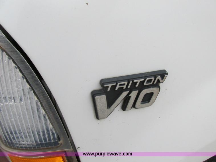 image for item F5363 2002 Ford F350 XL Super Duty utility truck