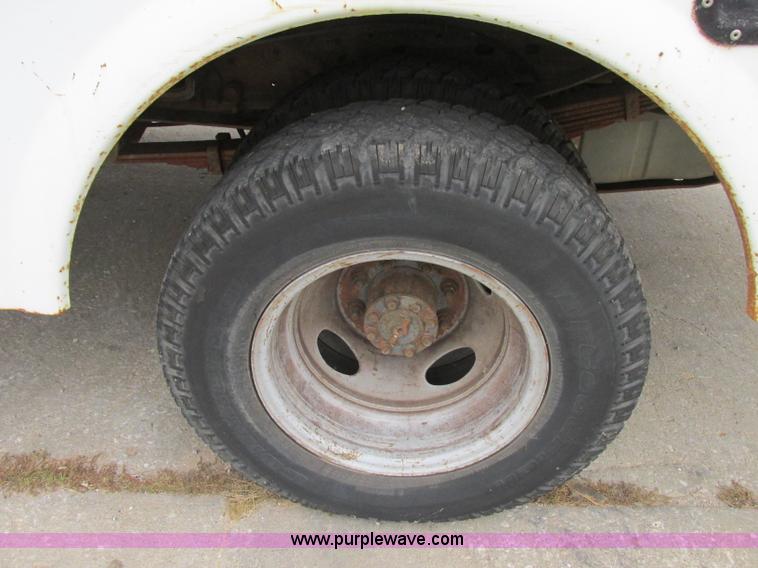 image for item F5363 2002 Ford F350 XL Super Duty utility truck