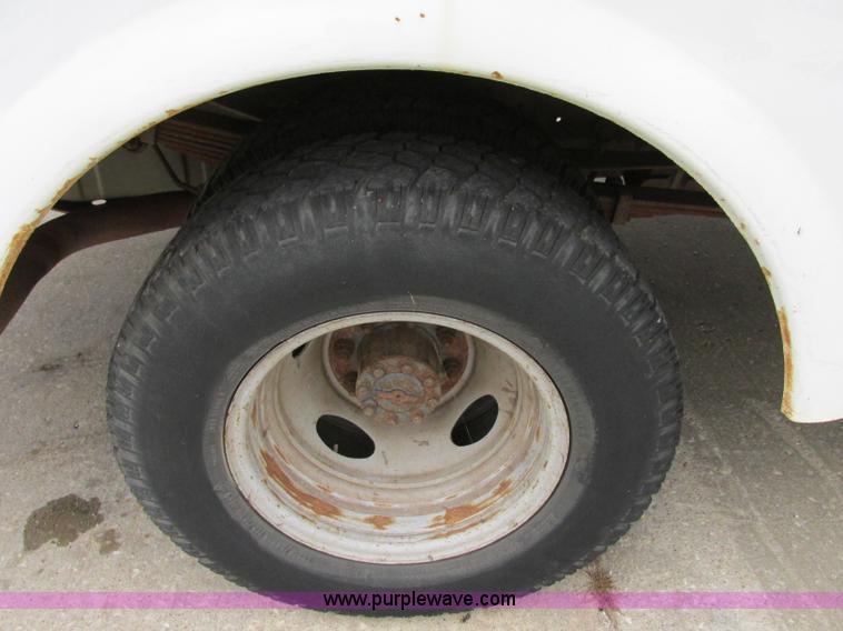 image for item F5363 2002 Ford F350 XL Super Duty utility truck