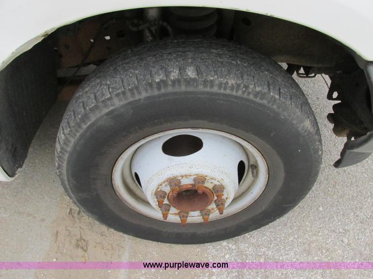 image for item F5363 2002 Ford F350 XL Super Duty utility truck