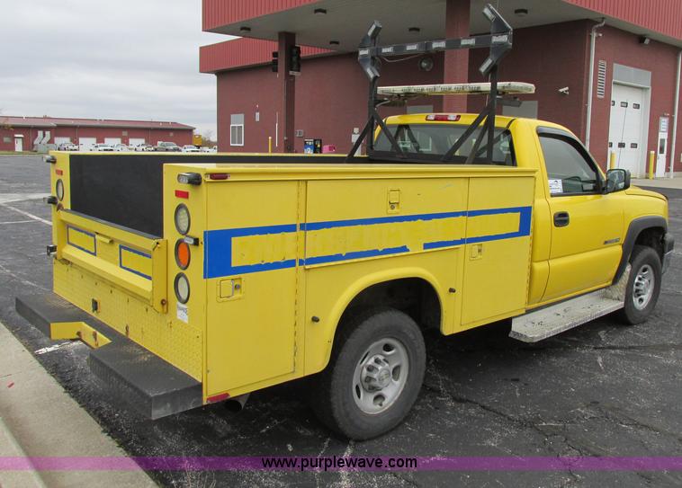 image for item F5370 2006 Chevrolet Silverado 2500HD service truck