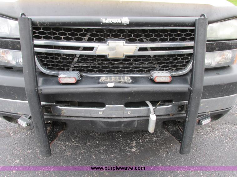 image for item F5370 2006 Chevrolet Silverado 2500HD service truck