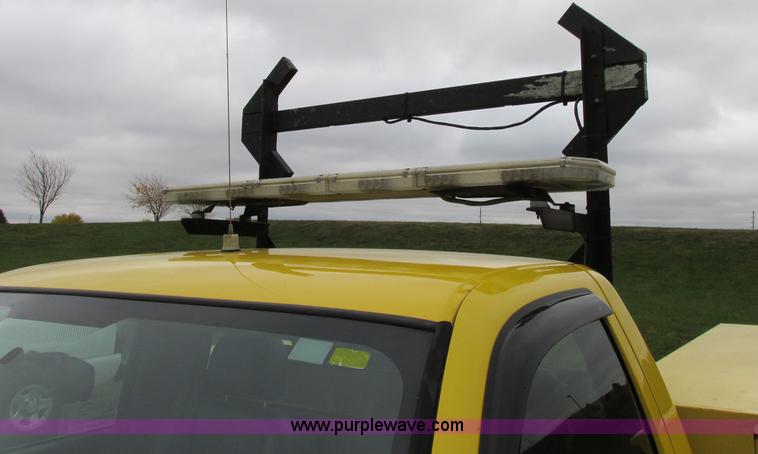 image for item F5370 2006 Chevrolet Silverado 2500HD service truck