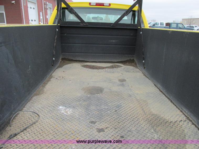 image for item F5370 2006 Chevrolet Silverado 2500HD service truck