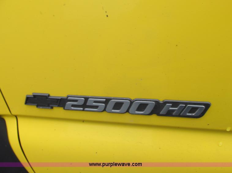 image for item F5370 2006 Chevrolet Silverado 2500HD service truck