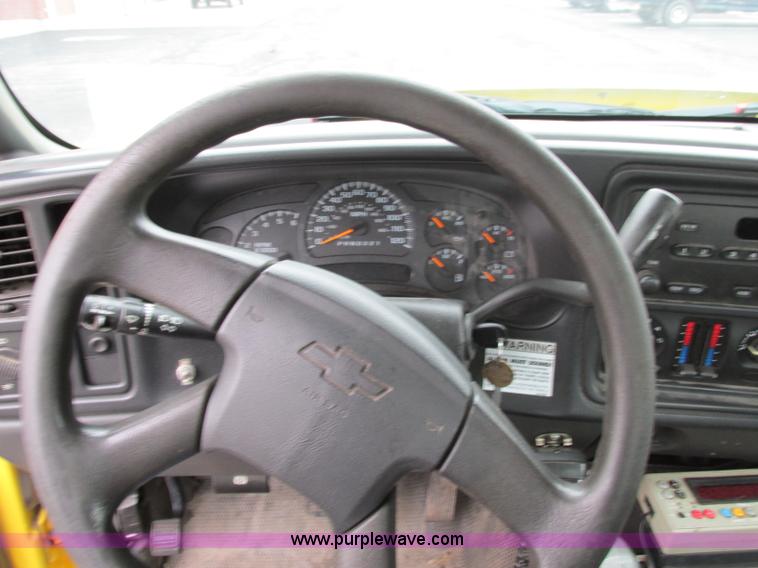 image for item F5370 2006 Chevrolet Silverado 2500HD service truck