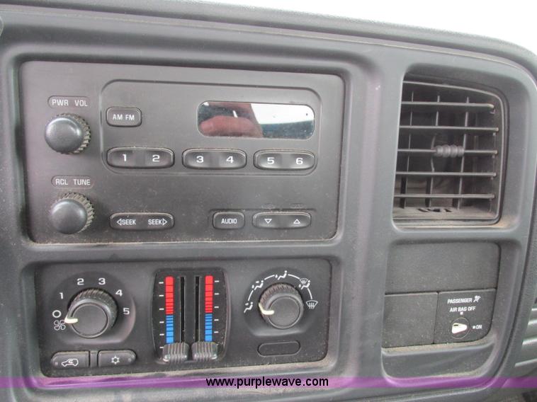 image for item F5370 2006 Chevrolet Silverado 2500HD service truck