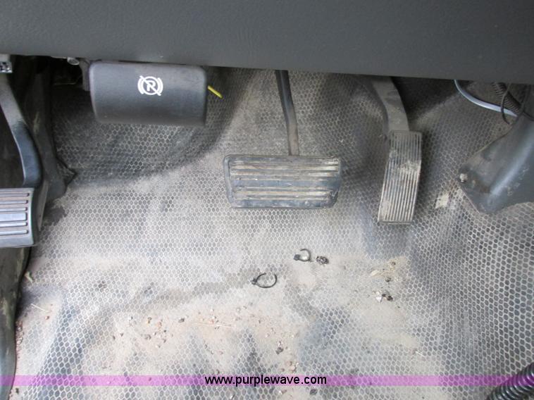 image for item F5370 2006 Chevrolet Silverado 2500HD service truck