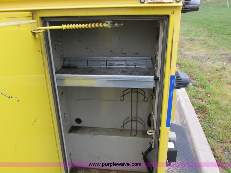 image for item F5370 2006 Chevrolet Silverado 2500HD service truck