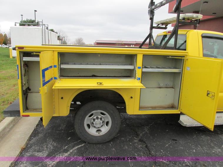 image for item F5370 2006 Chevrolet Silverado 2500HD service truck