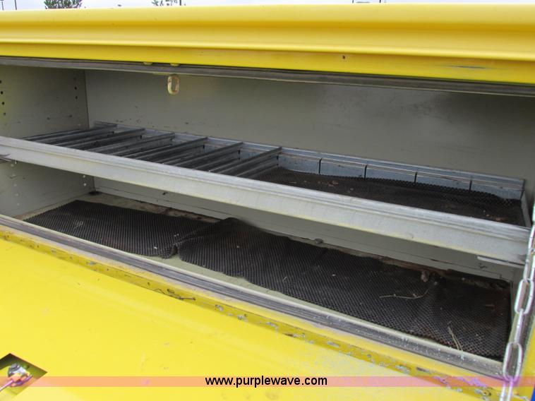 image for item F5370 2006 Chevrolet Silverado 2500HD service truck