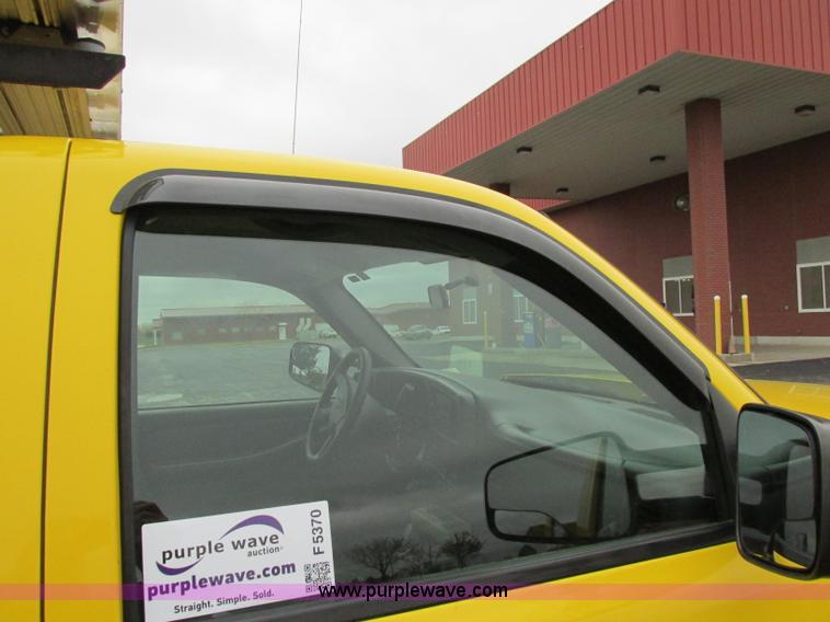 image for item F5370 2006 Chevrolet Silverado 2500HD service truck