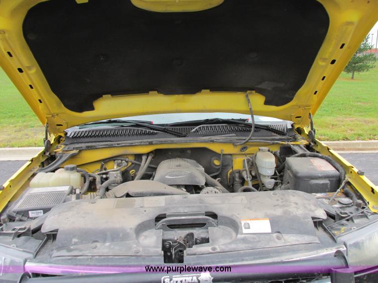 image for item F5370 2006 Chevrolet Silverado 2500HD service truck