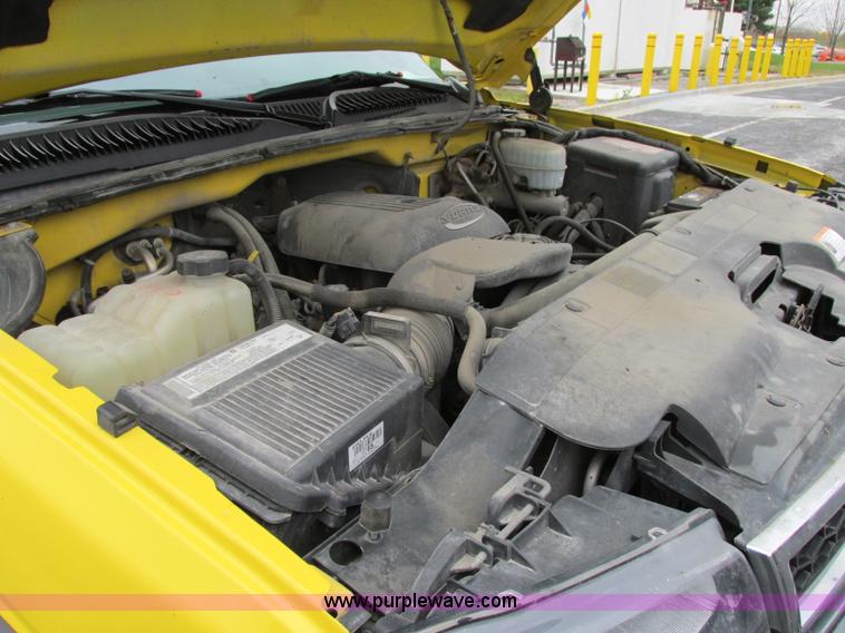 image for item F5370 2006 Chevrolet Silverado 2500HD service truck