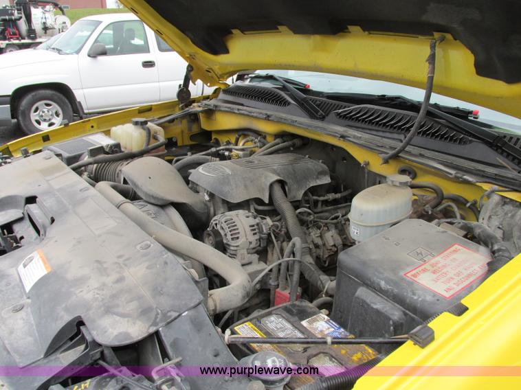 image for item F5370 2006 Chevrolet Silverado 2500HD service truck