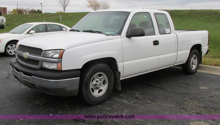 image for item F5371 2004 Chevrolet Silverado 1500 Ext. Cab pickup truck