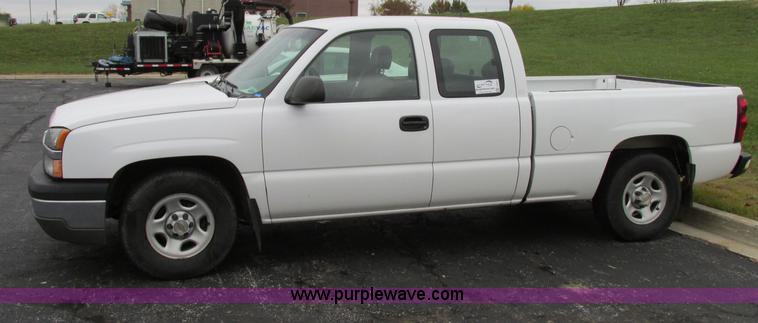 image for item F5371 2004 Chevrolet Silverado 1500 Ext. Cab pickup truck