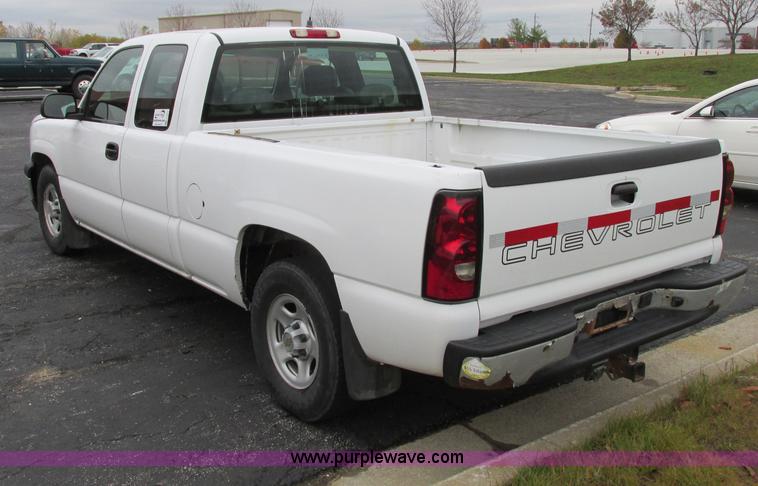 image for item F5371 2004 Chevrolet Silverado 1500 Ext. Cab pickup truck