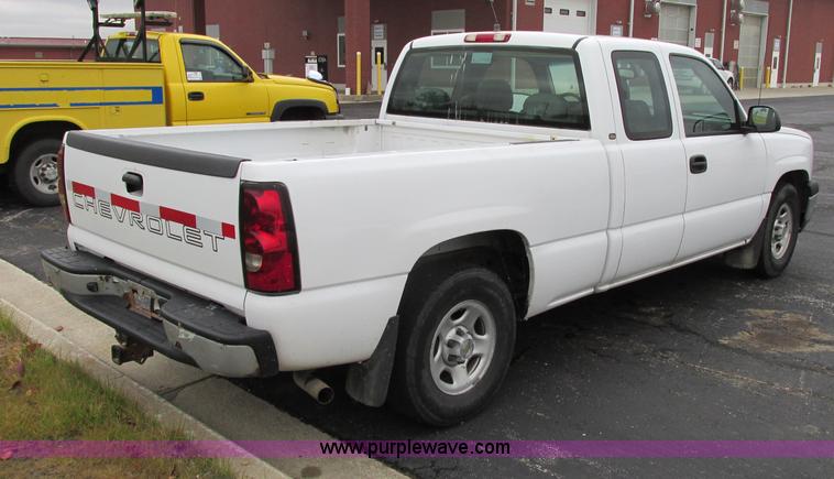 image for item F5371 2004 Chevrolet Silverado 1500 Ext. Cab pickup truck