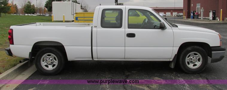 image for item F5371 2004 Chevrolet Silverado 1500 Ext. Cab pickup truck