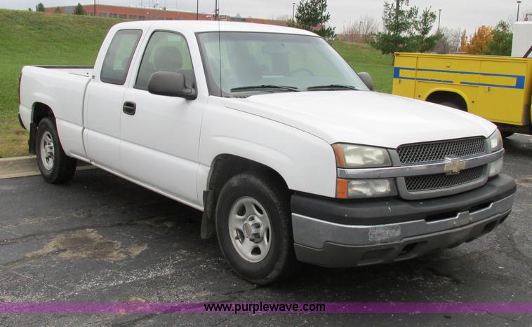 image for item F5371 2004 Chevrolet Silverado 1500 Ext. Cab pickup truck