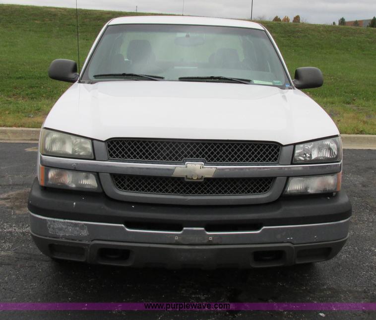 image for item F5371 2004 Chevrolet Silverado 1500 Ext. Cab pickup truck