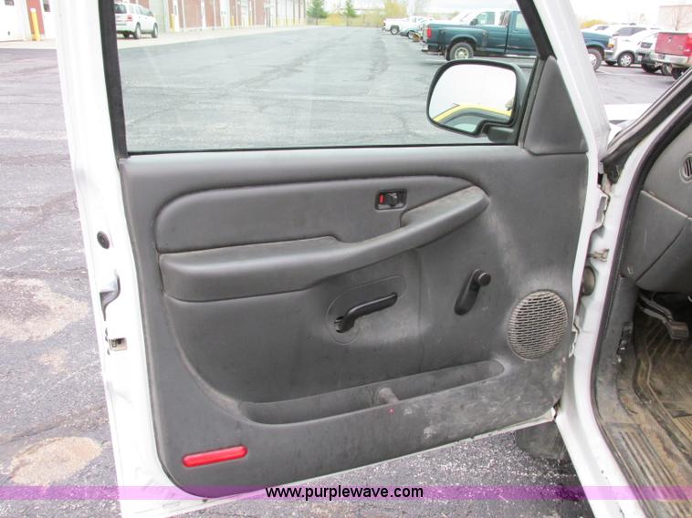 image for item F5371 2004 Chevrolet Silverado 1500 Ext. Cab pickup truck