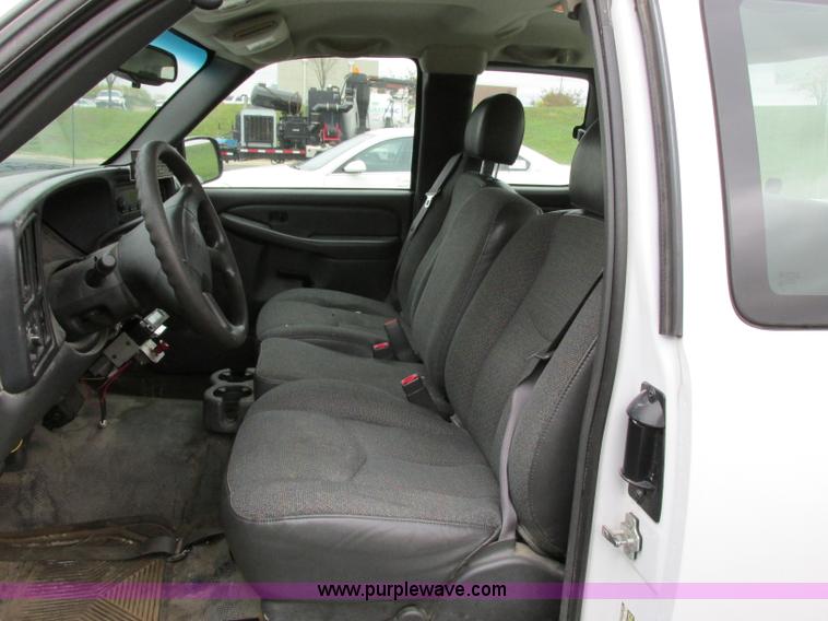 image for item F5371 2004 Chevrolet Silverado 1500 Ext. Cab pickup truck