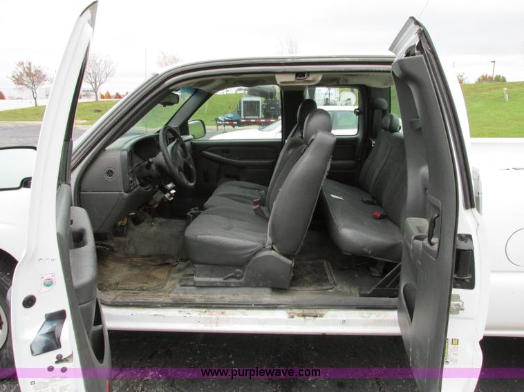 image for item F5371 2004 Chevrolet Silverado 1500 Ext. Cab pickup truck