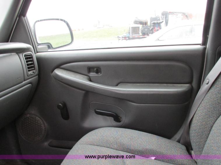 image for item F5371 2004 Chevrolet Silverado 1500 Ext. Cab pickup truck