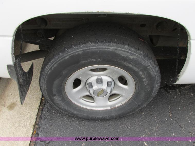 image for item F5371 2004 Chevrolet Silverado 1500 Ext. Cab pickup truck