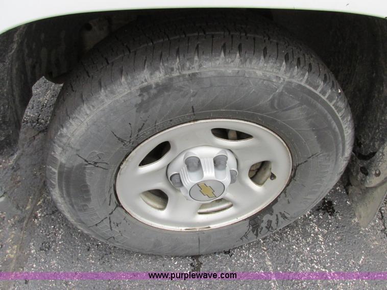 image for item F5371 2004 Chevrolet Silverado 1500 Ext. Cab pickup truck