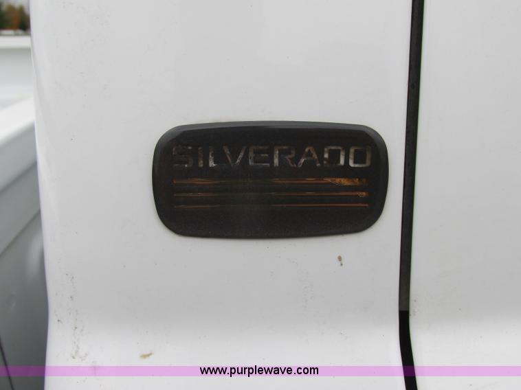 image for item F5371 2004 Chevrolet Silverado 1500 Ext. Cab pickup truck