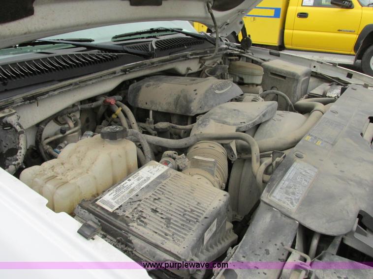 image for item F5371 2004 Chevrolet Silverado 1500 Ext. Cab pickup truck