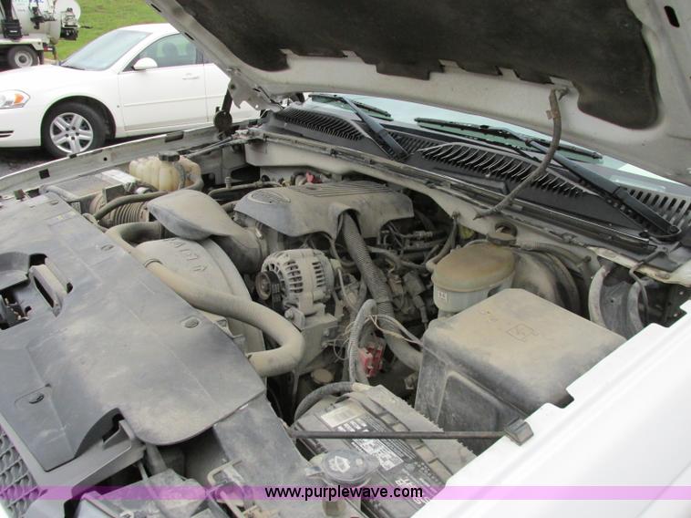 image for item F5371 2004 Chevrolet Silverado 1500 Ext. Cab pickup truck