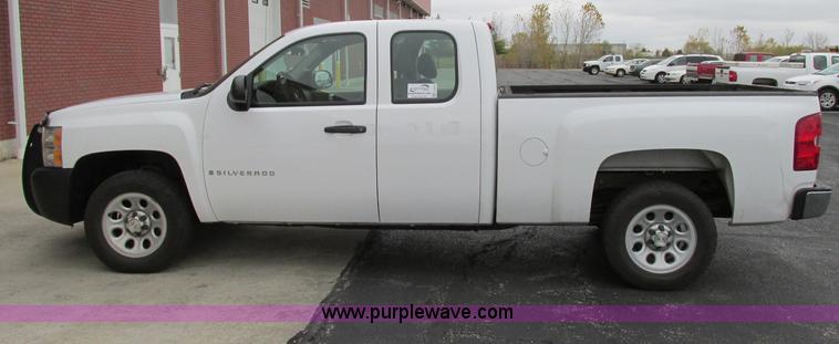 image for item F5372 2008 Chevrolet Silverado 1500 Ext. Cab pickup truck